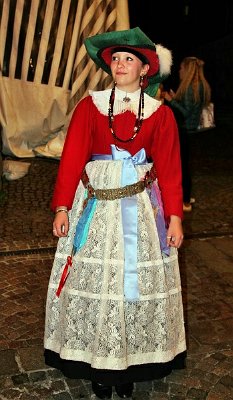 Typický ženský ladinský kroj